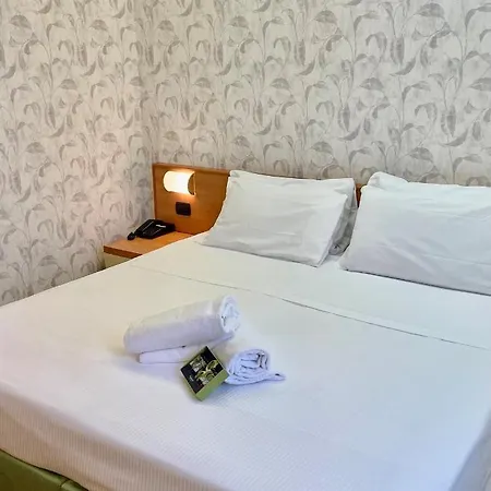 Embassy Hotel Pero