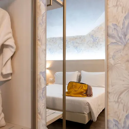 Embassy Hotel 3*