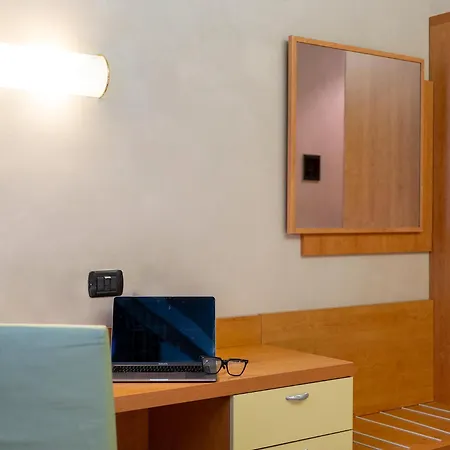Hotel Embassy 3*