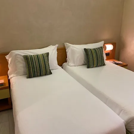 Hotel Embassy 3*