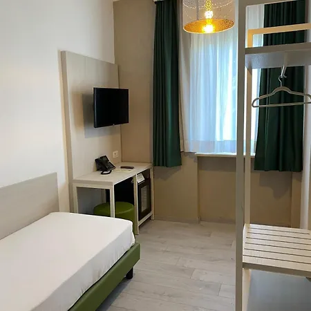 Embassy Hotel Pero