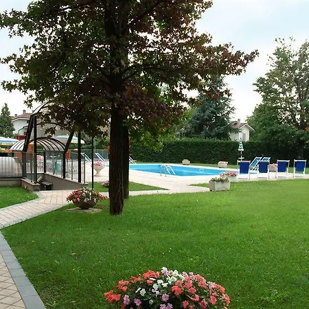 Hotel Embassy