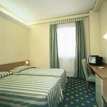 Hotel Embassy