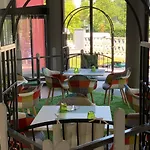 Hotel Embassy