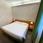 Hotel Embassy 3*