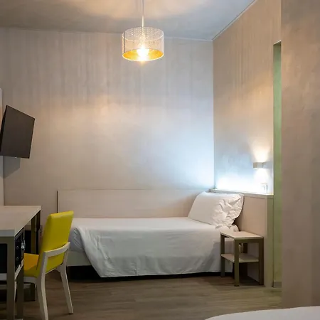 Embassy Hotel 3*
