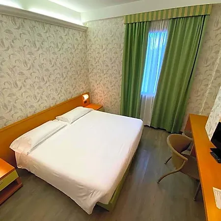 Embassy 호텔 페로
