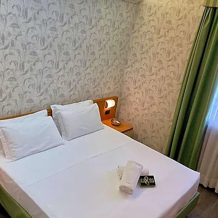 Embassy Hotel 3*