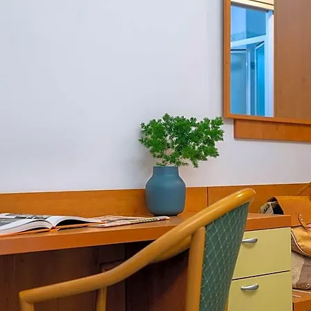 Embassy 페로