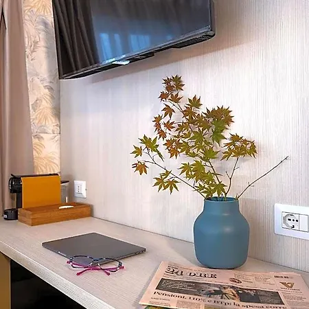 Embassy Hotel Pero