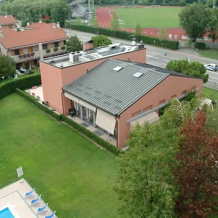 Embassy Hotel 3*