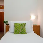 Hotel Embassy Pero