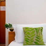 Embassy Hotel Pero