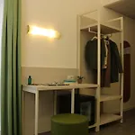 Embassy Hotel Pero