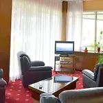 Embassy 3* Pero