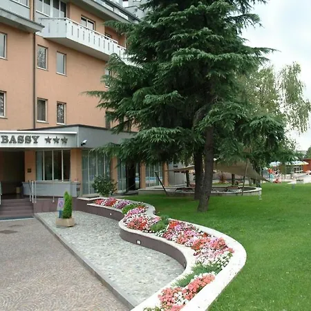 Embassy Pero
