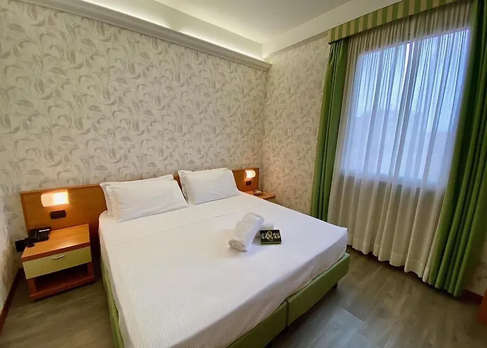 Embassy Szálloda 3*