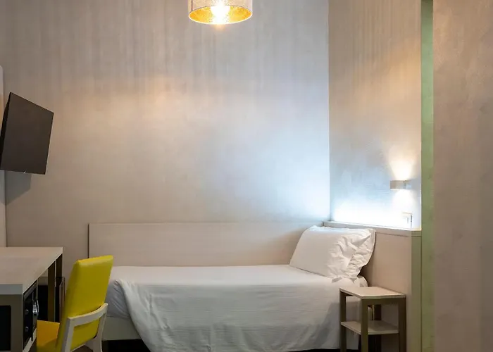 Embassy Szálloda 3*