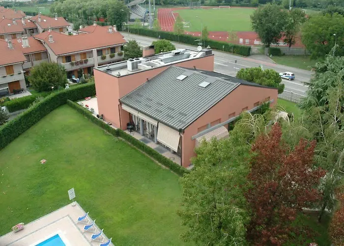 Embassy Szálloda 3*